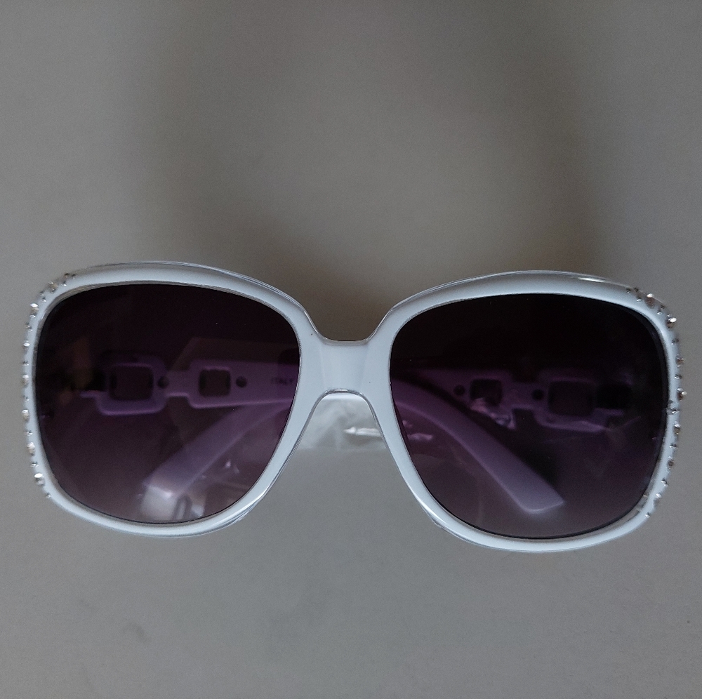 Rhinestone w silver decal UV white sunglasses - Picture 3 of 3